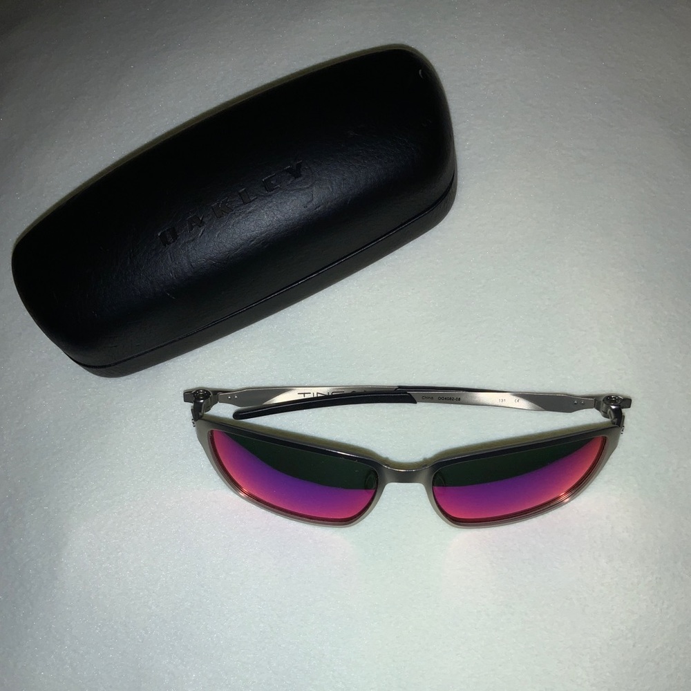 Oakley Mens Tincan Polarized Sunglasses and case